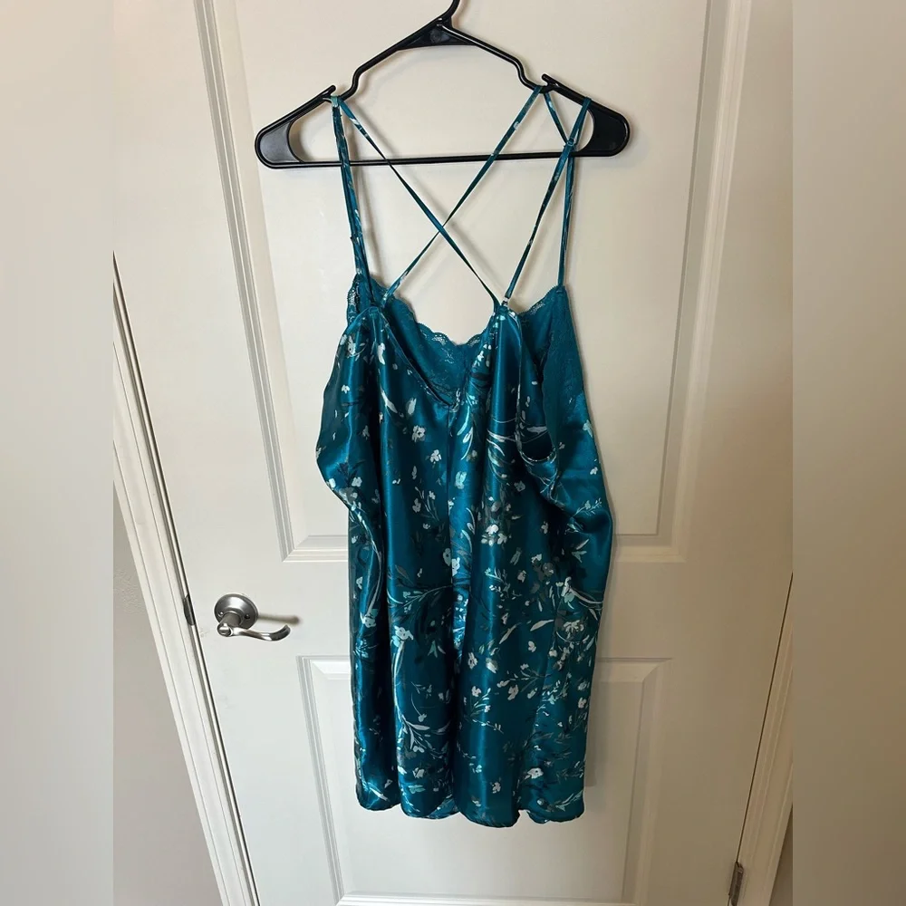 Amoureuse Teal Floral Women's Nightgown with cross cross back and robe - Picture 2 of 6